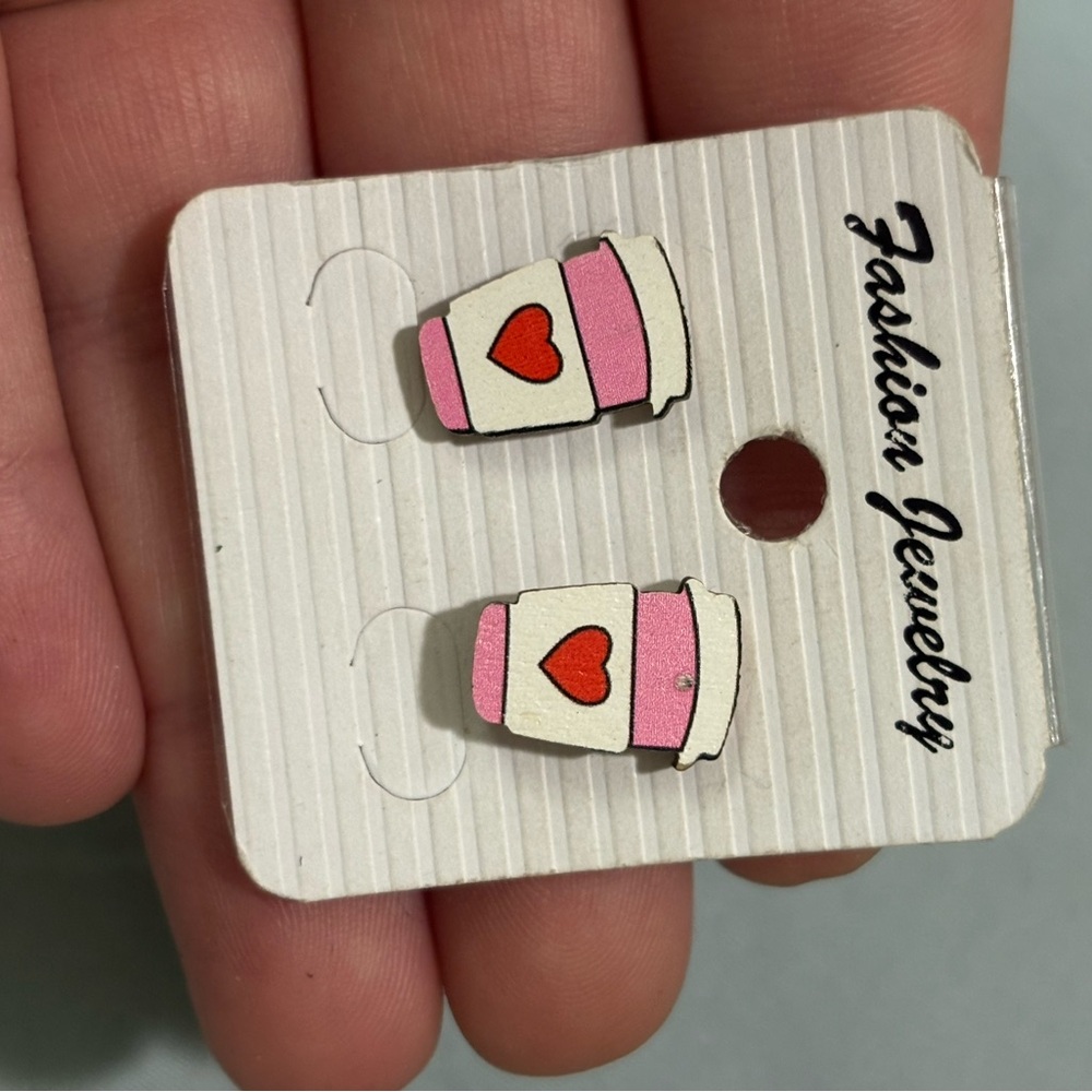 Stud earrings - Picture 10 of 16